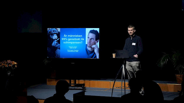 Main image for page: Video: Är människan 99% genetiskt lik schimpansen? - Samuel Lampa